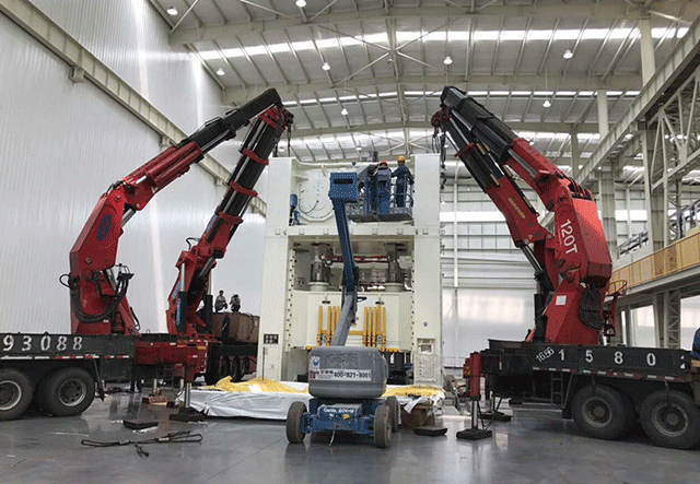 1500噸生產(chǎn)線吊裝安裝現(xiàn)場