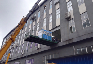 吊車+吊裝平臺吊設備上樓